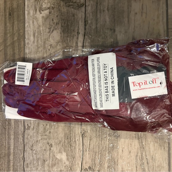 NWT! Top it Off Burgundy Faux Fur-Trimmed Touchscreen Gloves - Picture 2 of 2